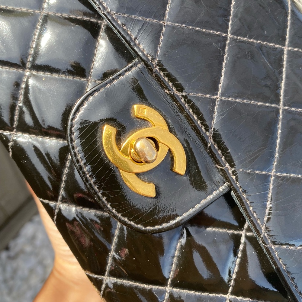 ⭐️BEAUTIFUL⭐️ CHANEL CLASSIC FLAP BAG MEDIUM 9 INCHES🔥 100% Authentic patent - Picture 13 of 17